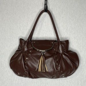 No brand, spacious  shoulder bag